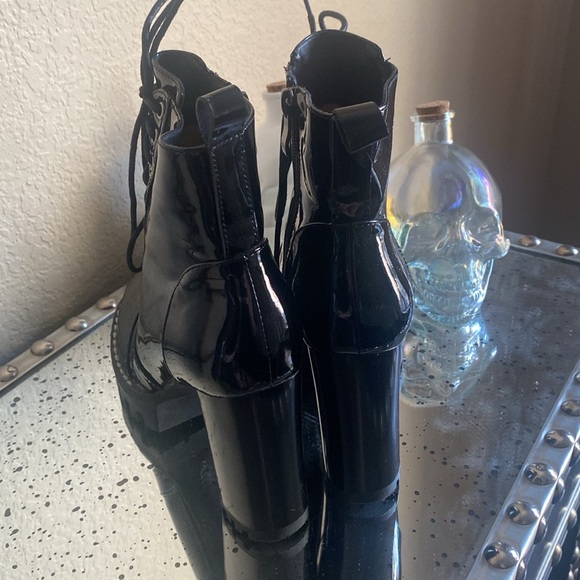 Like New Heeled Bootie - Picture 3 of 5